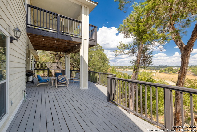 Listing photo id 8 for 1761 Lakeside W