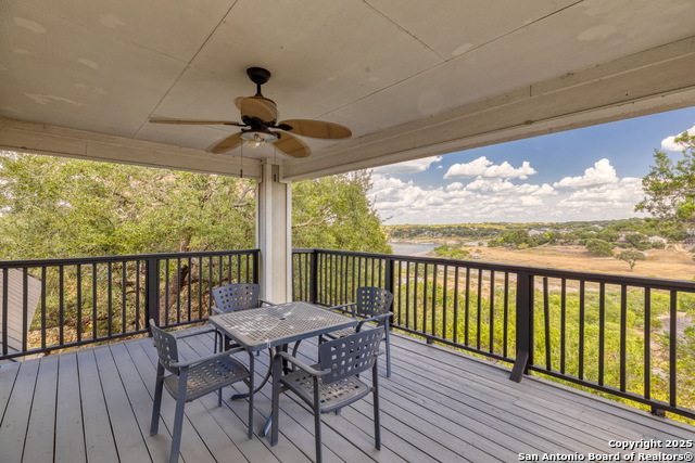 Listing photo id 9 for 1761 Lakeside W