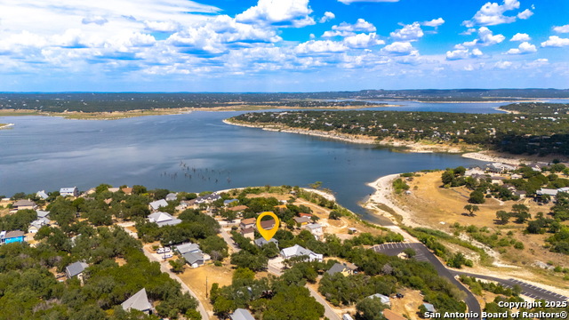 Listing photo id 11 for 1761 Lakeside W