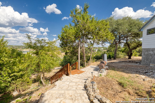 Listing photo id 14 for 1761 Lakeside W