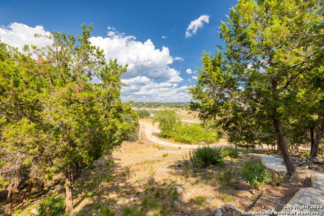 Listing photo id 16 for 1761 Lakeside W