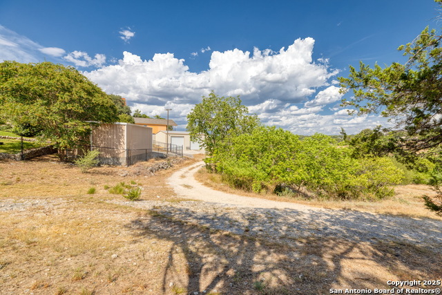 Listing photo id 17 for 1761 Lakeside W