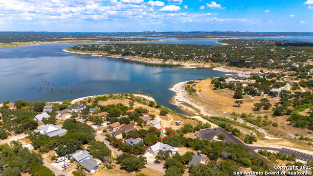 Listing photo id 0 for 1761 Lakeside W