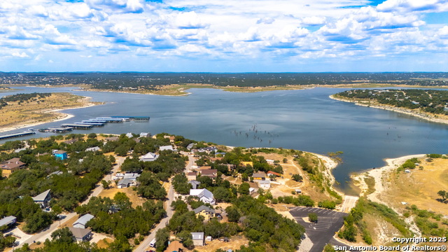 Listing photo id 18 for 1761 Lakeside W