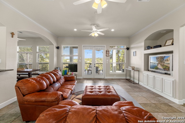 Listing photo id 19 for 1761 Lakeside W