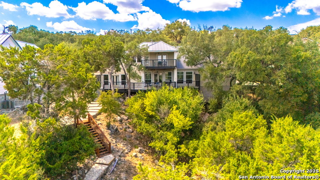 Listing photo id 1 for 1761 Lakeside W