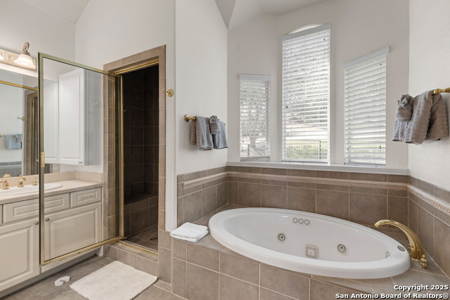 Listing photo id 38 for 1761 Lakeside W