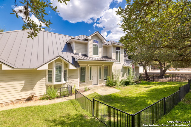 Listing photo id 44 for 1761 Lakeside W