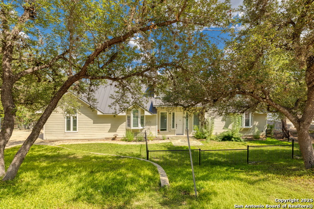 Listing photo id 45 for 1761 Lakeside W