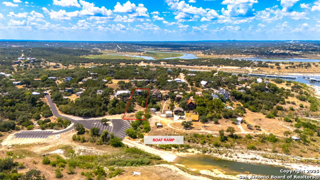 Listing photo id 3 for 1761 Lakeside W