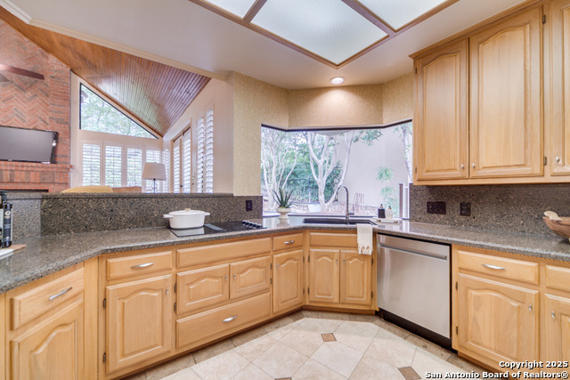 Listing photo id 9 for 3 Amber Gln  