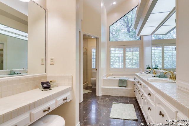 Listing photo id 21 for 3 Amber Gln  