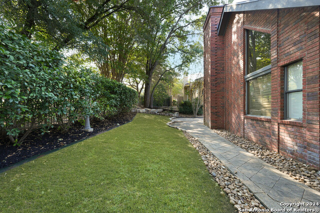 Listing photo id 29 for 3 Amber Gln  