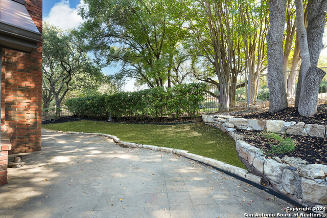 Listing photo id 33 for 3 Amber Gln  