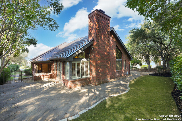 Listing photo id 34 for 3 Amber Gln  