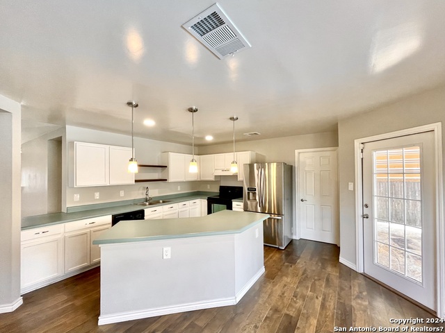 Image 5 of 32 For 7103 Cambie Ct