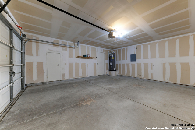 Image 21 of 27 For 7927 Horse Holw