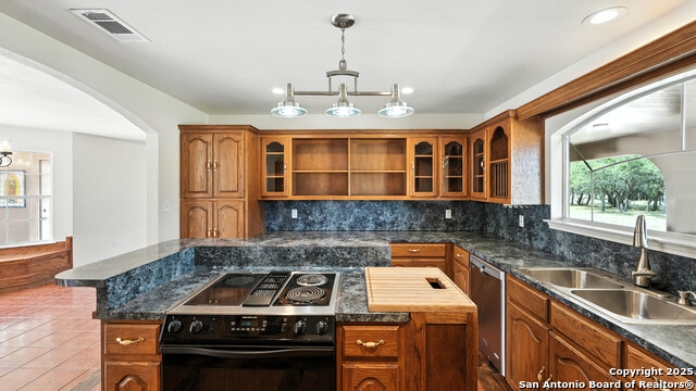 Listing photo id 9 for 220 Lanier Ranch