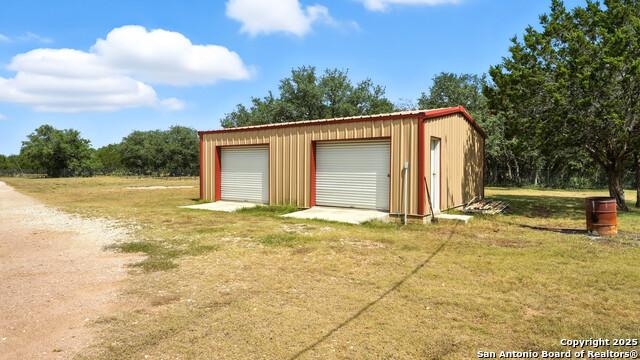 Listing photo id 2 for 220 Lanier Ranch