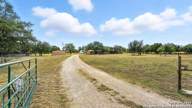 Listing photo id 40 for 220 Lanier Ranch