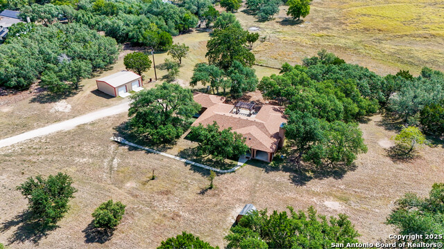 Listing photo id 42 for 220 Lanier Ranch