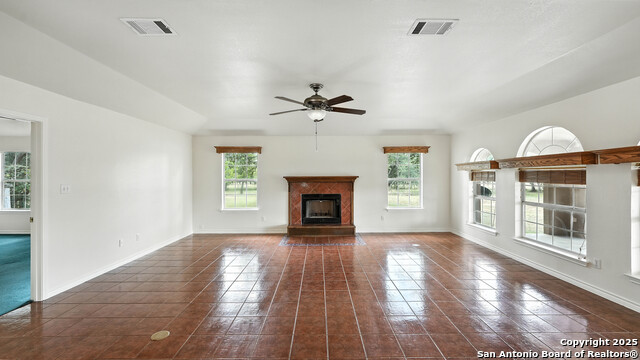 Listing photo id 5 for 220 Lanier Ranch