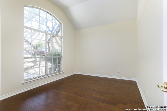 Image 13 of 36 For 18127 Brookwood Frst