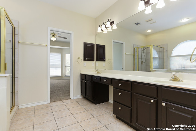 Image 20 of 36 For 18127 Brookwood Frst