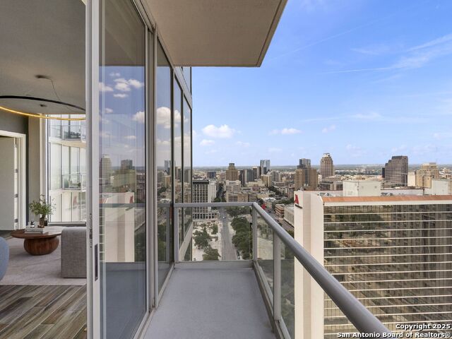 Image 16 of 26 For 610 Market Street E 2508