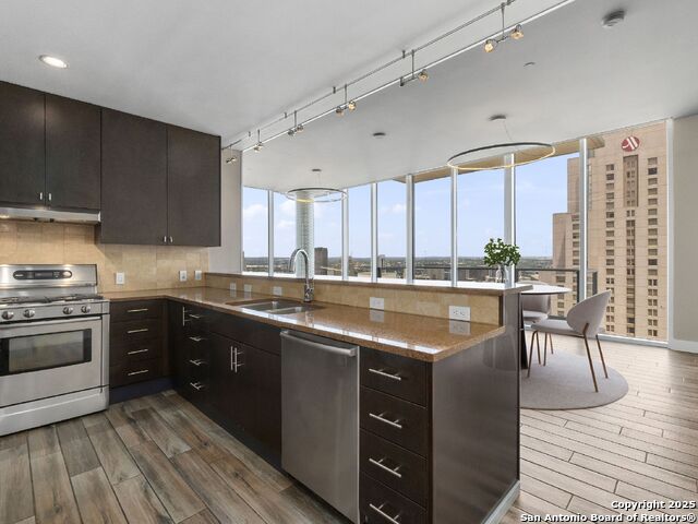 Image 5 of 26 For 610 Market Street E 2508
