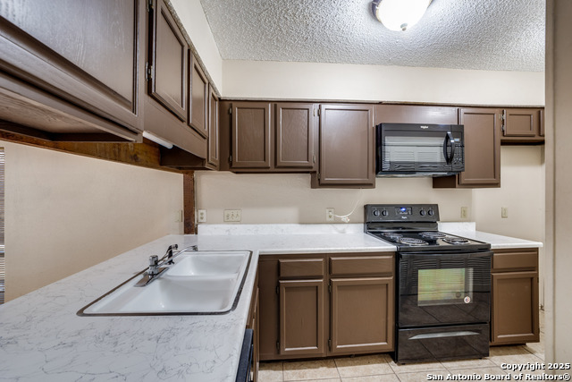 Image 7 of 13 For 8611 Datapoint Dr  31