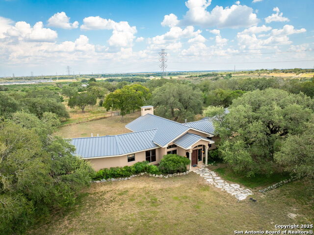 Listing photo id 11 for 4025 Marion Rd