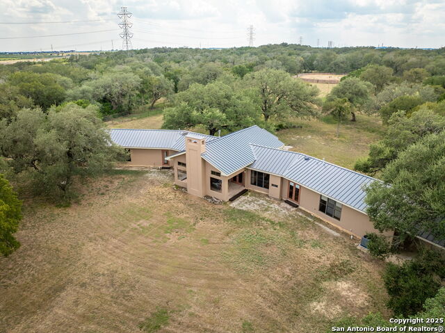 Listing photo id 12 for 4025 Marion Rd