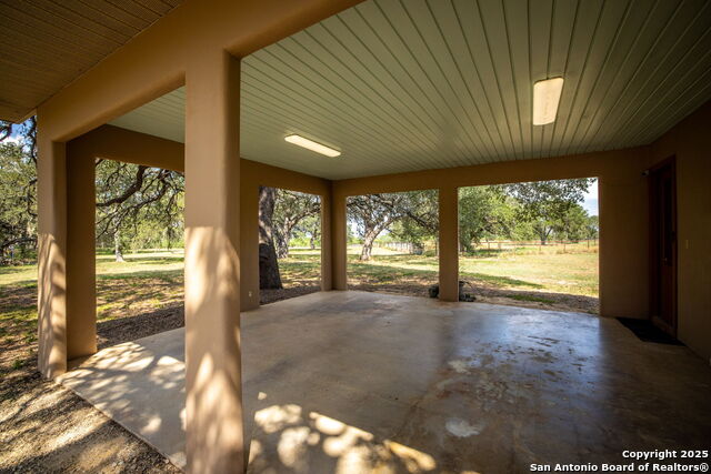 Listing photo id 15 for 4025 Marion Rd
