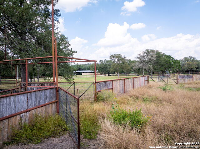 Listing photo id 21 for 4025 Marion Rd