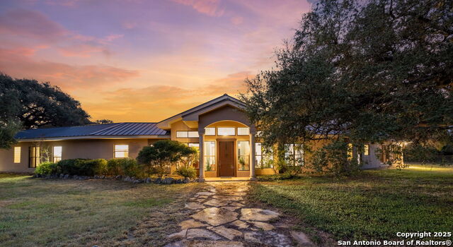 Listing photo id 1 for 4025 Marion Rd