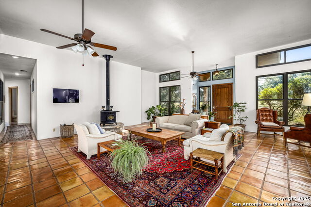 Listing photo id 28 for 4025 Marion Rd