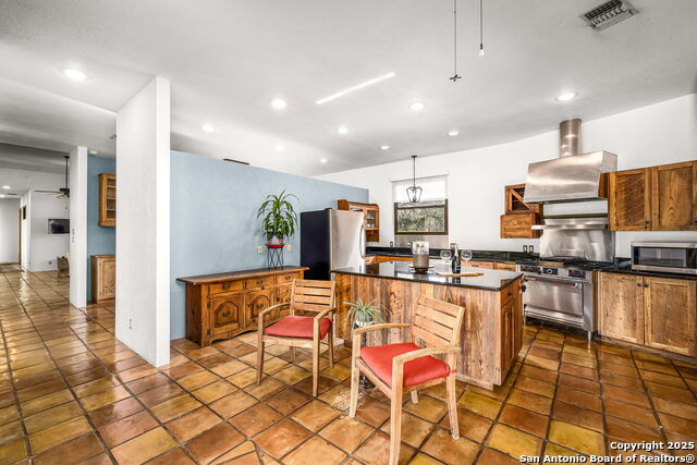 Listing photo id 30 for 4025 Marion Rd