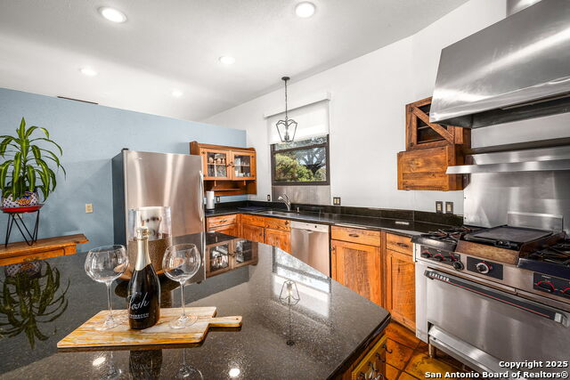 Listing photo id 31 for 4025 Marion Rd