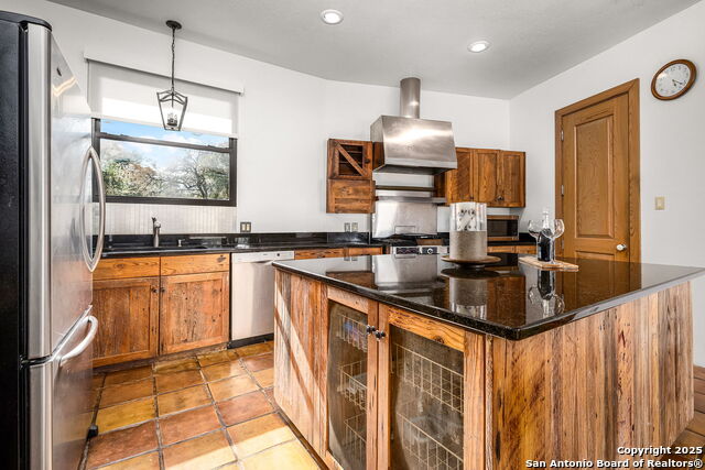 Listing photo id 34 for 4025 Marion Rd