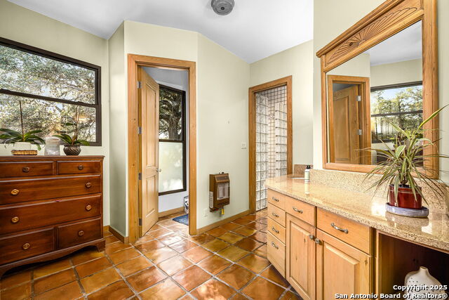 Listing photo id 37 for 4025 Marion Rd