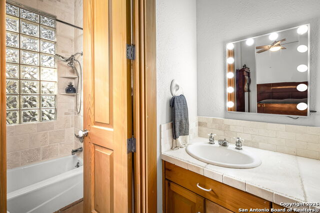 Listing photo id 43 for 4025 Marion Rd