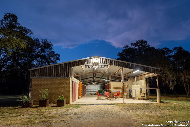Listing photo id 4 for 4025 Marion Rd