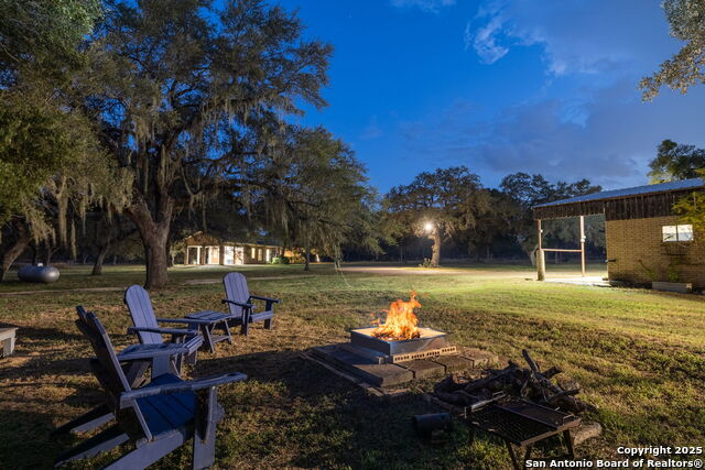 Listing photo id 5 for 4025 Marion Rd