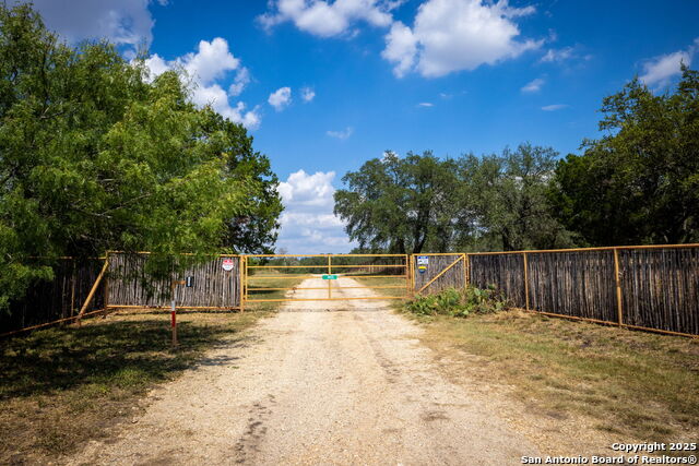 Listing photo id 6 for 4025 Marion Rd