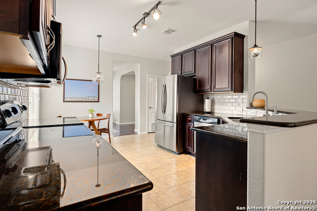 Image 12 of 37 For 10323 Elizabeth Ct