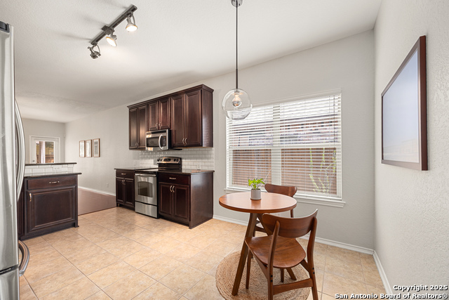 Image 14 of 37 For 10323 Elizabeth Ct