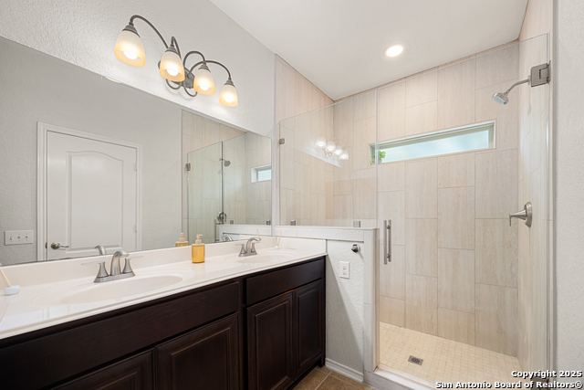 Image 18 of 37 For 10323 Elizabeth Ct