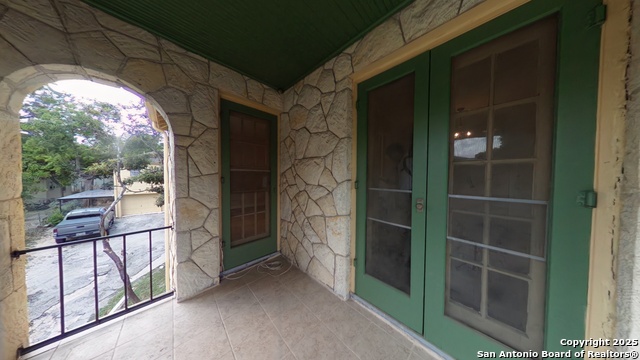 Image 12 of 13 For 320 Lullwood E