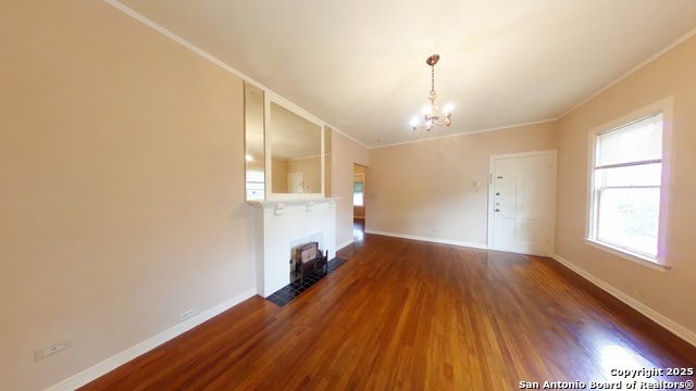 Image 3 of 13 For 320 Lullwood E